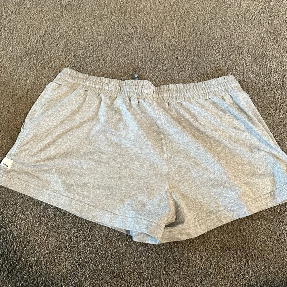 Vuori Halo Light Gray Athletic Shorts Size L